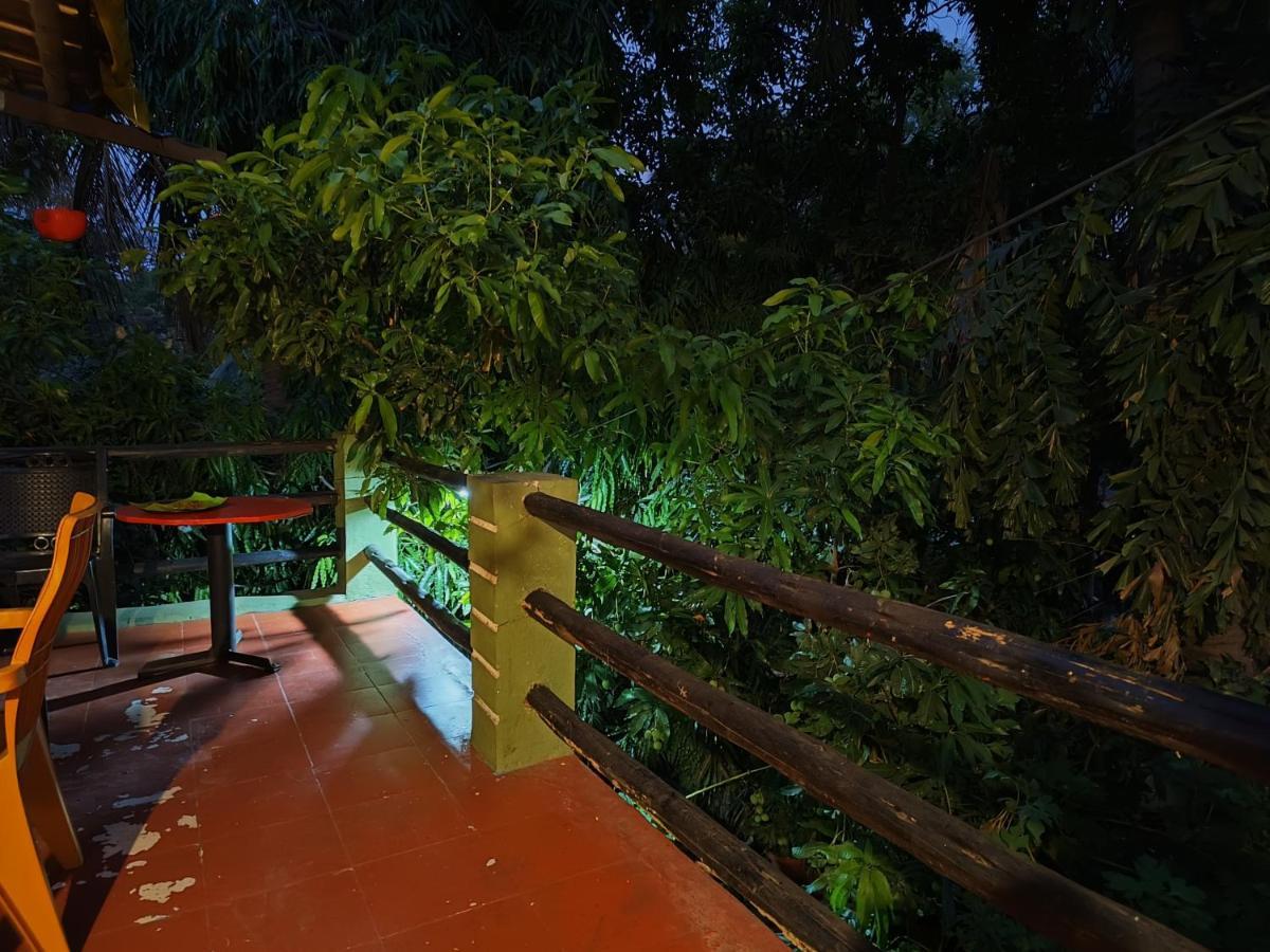Lotus Riya Home Stay Hampi Eksteriør bilde